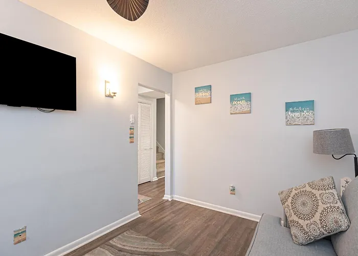 Runaway Bay Retreat With Outdoor Pool *