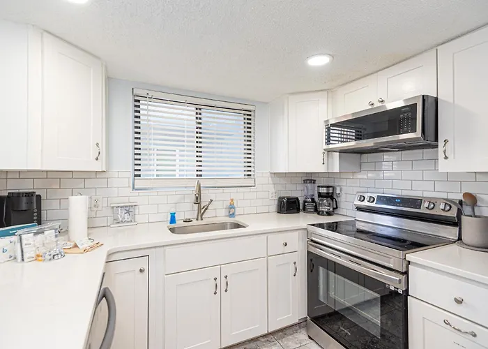 Runaway Bay Retreat With Outdoor Pool *