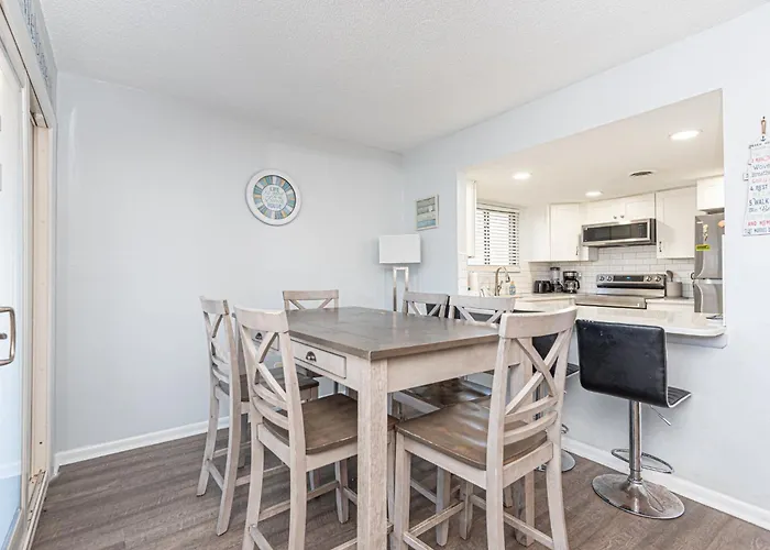 Runaway Bay Retreat With Outdoor Pool *