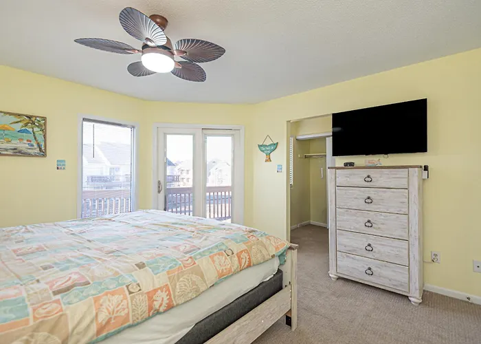 Runaway Bay Retreat With Outdoor Pool *
