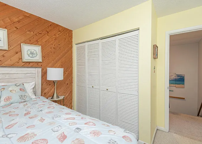 Runaway Bay Retreat With Outdoor Pool Ferienhaus *