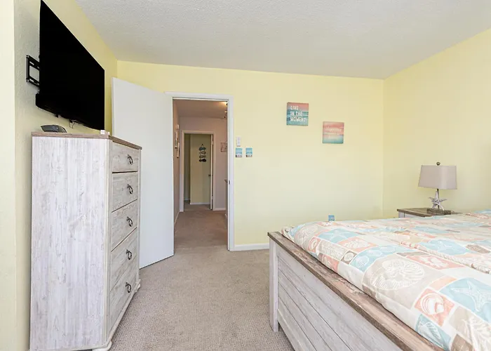 Runaway Bay Retreat With Outdoor Pool Ocean Stadt