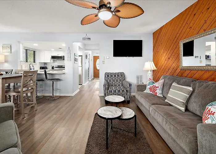 Runaway Bay Retreat With Outdoor Pool Ocean Stadt