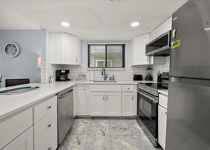 Runaway Bay Retreat With Outdoor Pool *