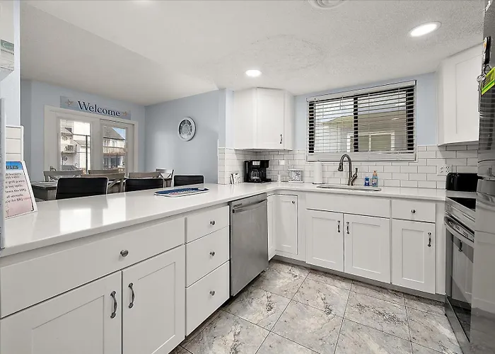 Runaway Bay Retreat With Outdoor Pool * Ocean Stadt