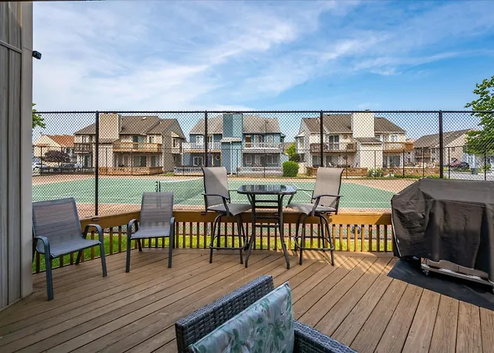 Runaway Bay Retreat With Outdoor Pool