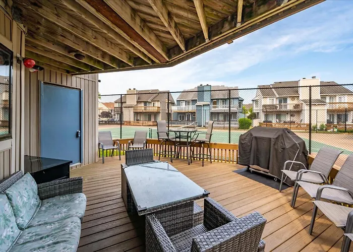 Runaway Bay Retreat With Outdoor Pool Ferienhaus *