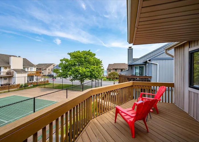 Ferienhaus Runaway Bay Retreat With Outdoor Pool