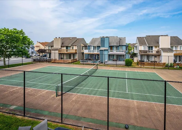 Runaway Bay Retreat With Outdoor Pool Ocean Stadt