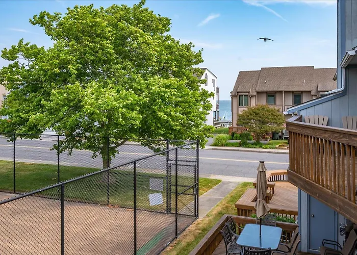 Runaway Bay Retreat With Outdoor Pool Ocean Stadt