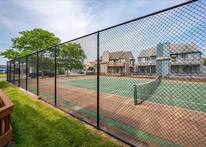 Runaway Bay Retreat With Outdoor Pool