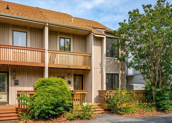 Runaway Bay Retreat With Outdoor Pool Ocean Stadt